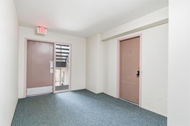 Building Photo - 1235 S Maple Rd