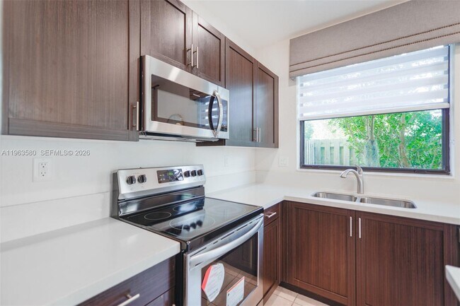 Building Photo - 20814 NE 5th Ct