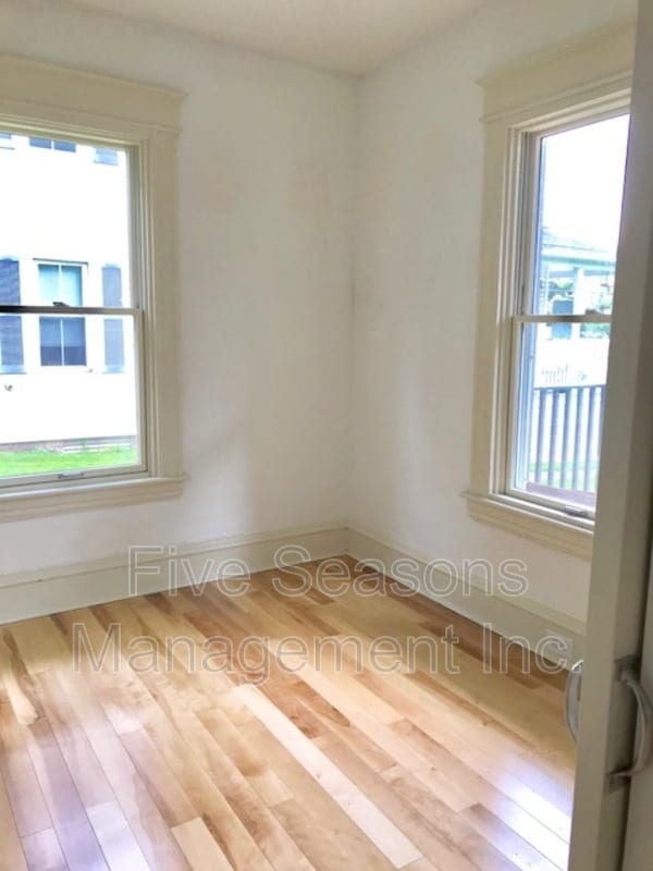 Building Photo - 392 St Paul St