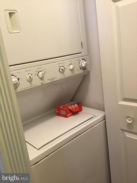 Building Photo - 45011 Bennett Pl