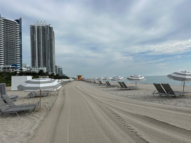 Building Photo - 6039 Collins Ave