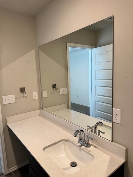 Building Photo - 11812 Annette Dr