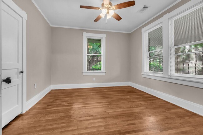 Building Photo - 342 N Claybrook St