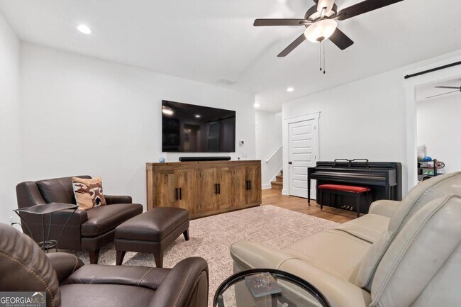 Building Photo - 1100 Hidden Hills Cir