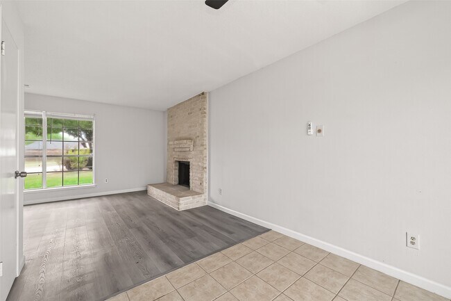 Building Photo - 7523 La Pl Dr