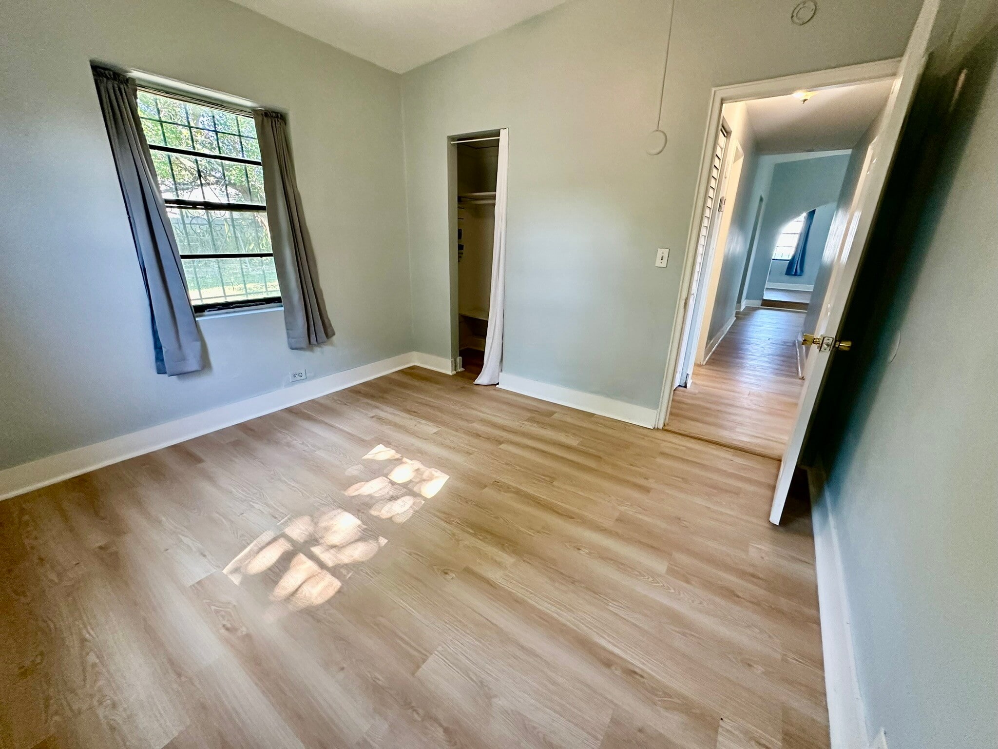 Building Photo - 15920 Bunche Park School Dr