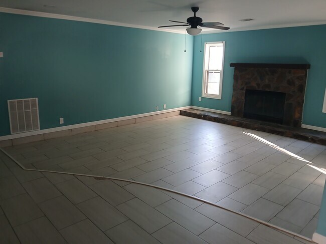 Building Photo - 2655 Whisper Trail