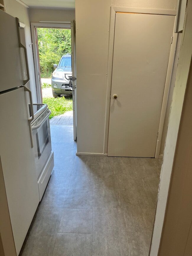 Building Photo - Charming 2-Bedroom Home Near the Heart of ...