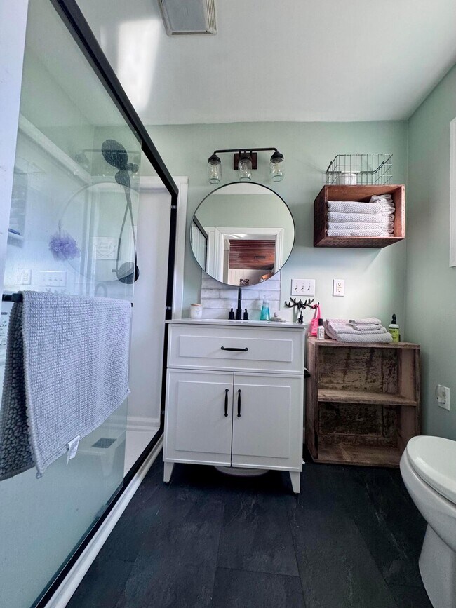 Building Photo - 3420 Point Lookout Rd