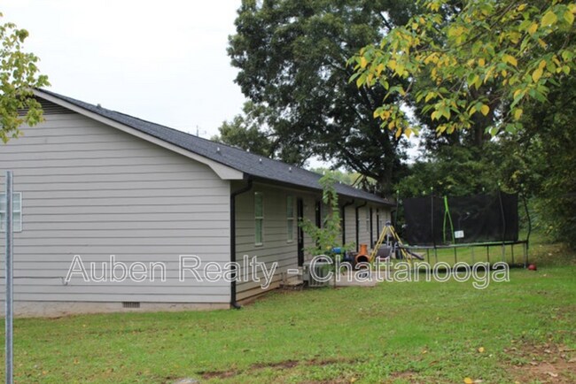 Building Photo - 446 9th St SE