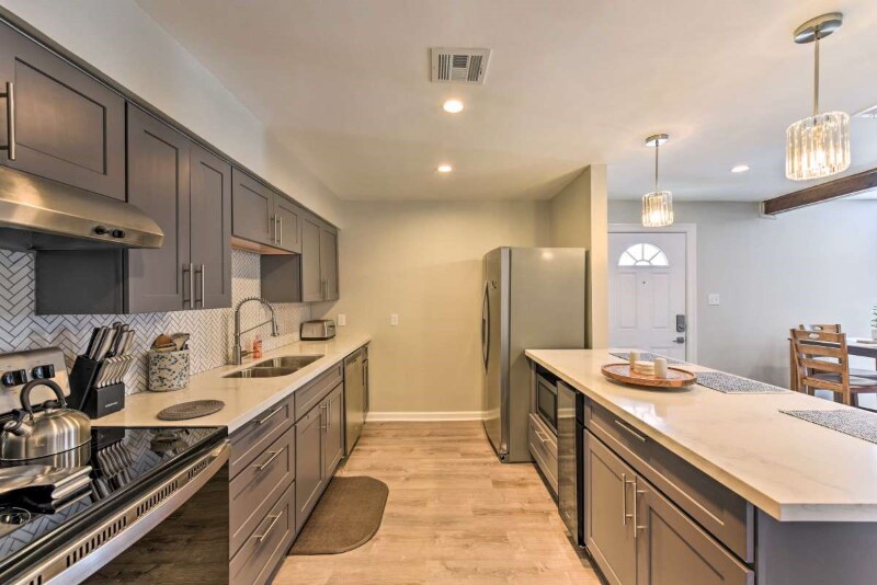 Building Photo - 3064 St Philip St