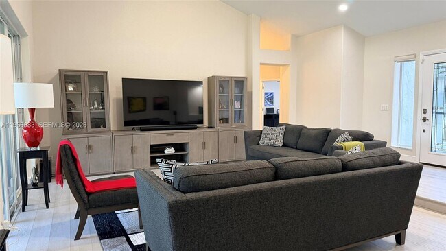 Building Photo - 582 Spinnaker