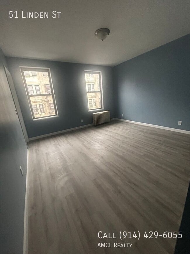 Building Photo - 51 Linden St