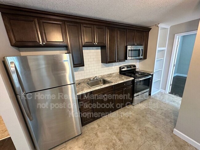 Building Photo - 901 N 16 St