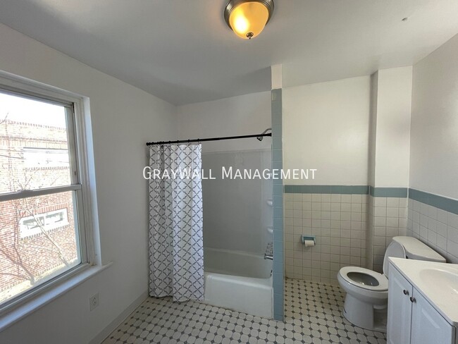 Building Photo - $1,250 - 2 Bedroom 1 Bathroom Renovated Home