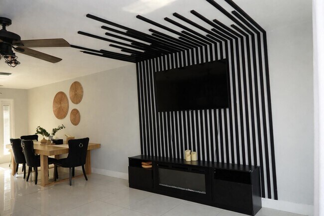 Building Photo - 1820 SW 36th Ave