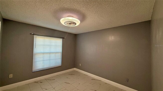 Building Photo - 2482 Quail Run Blvd N