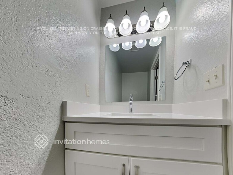 Building Photo - 6033 54th Ct SE