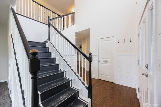 Building Photo - 4 bed, 3.5 bath home in cul-de-sac