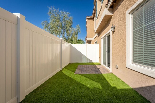 Building Photo - Modern Henderson Townhome with Loft & Resort-Style Amenities
