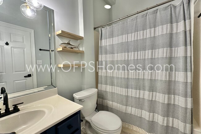 Building Photo - 3/3 DESTIN CONDO... Minutes from the beach!!