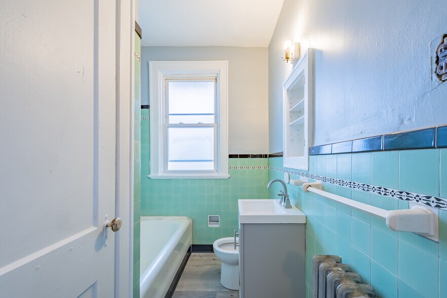 Building Photo - 2114 Bedford Ave