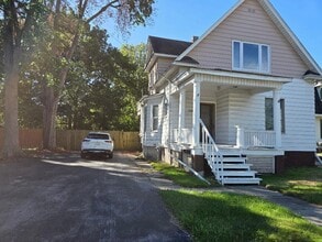 Building Photo - 1209 Gratiot Ave
