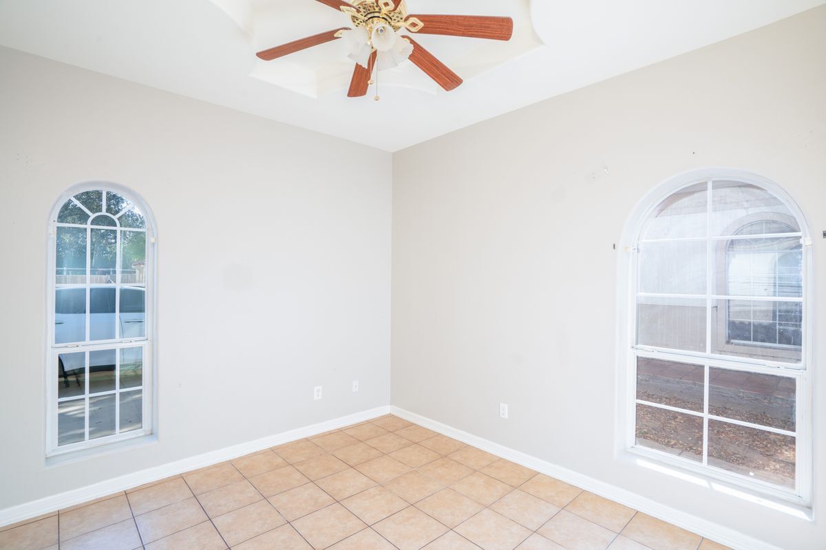 Building Photo - 604 Buena Vista Dr