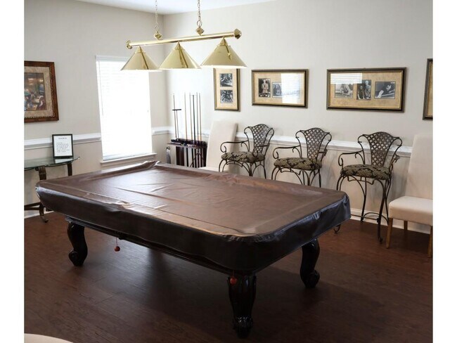 Building Photo - 3204 Village Ln