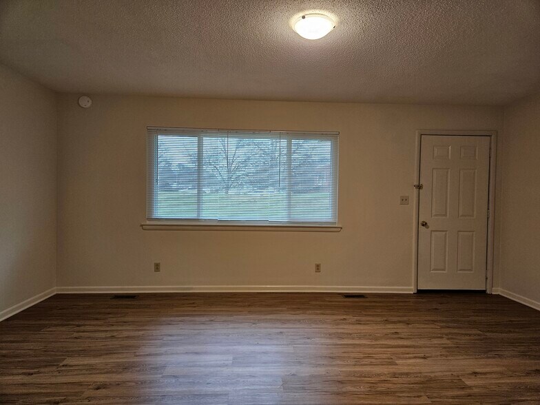 Building Photo - 303 S Germantown Rd