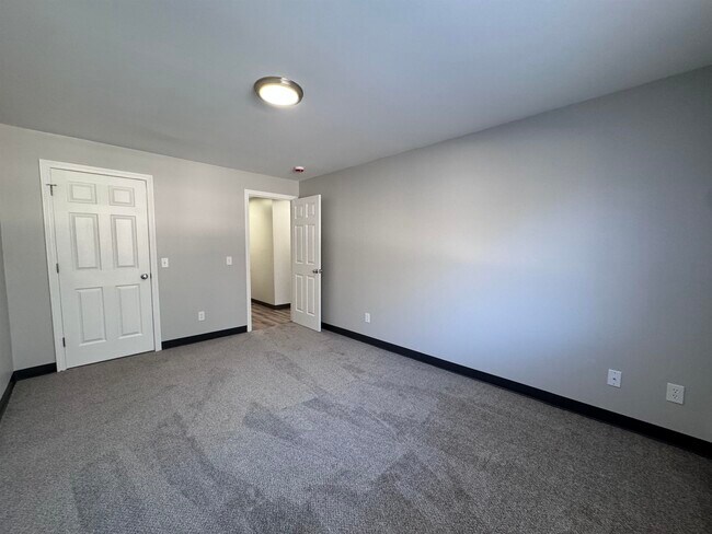 Building Photo - 379 Huse Rd
