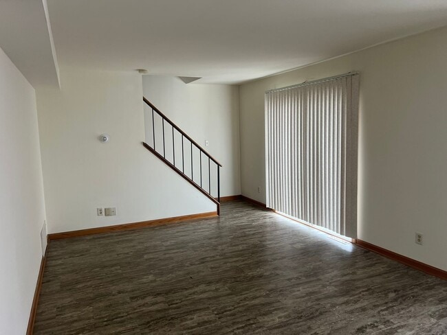 Building Photo - 1551 E Stonehenge Dr