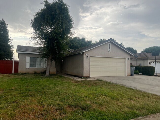 Building Photo - 1548 N Valencia Ct