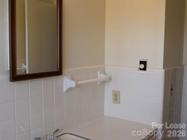 Building Photo - 1812 Cameron Rd