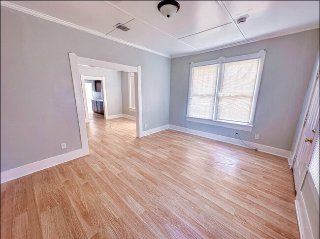 Building Photo - 1107 Avenue A