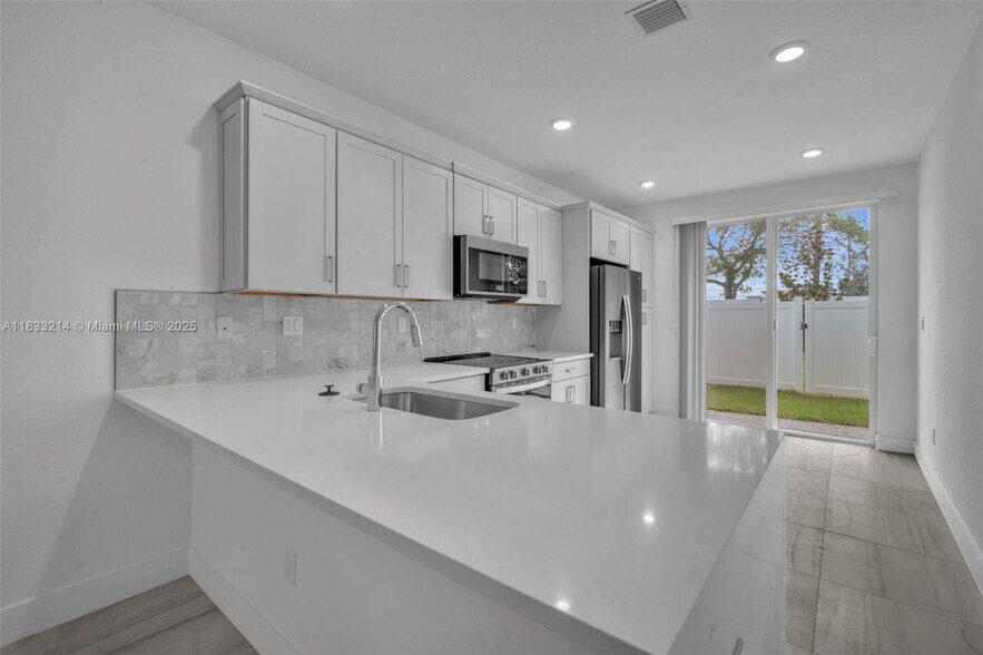 Building Photo - 142 SW 171st Way
