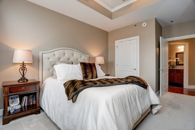 Building Photo - Luxurious One Bedroom Condo in Buckhead!