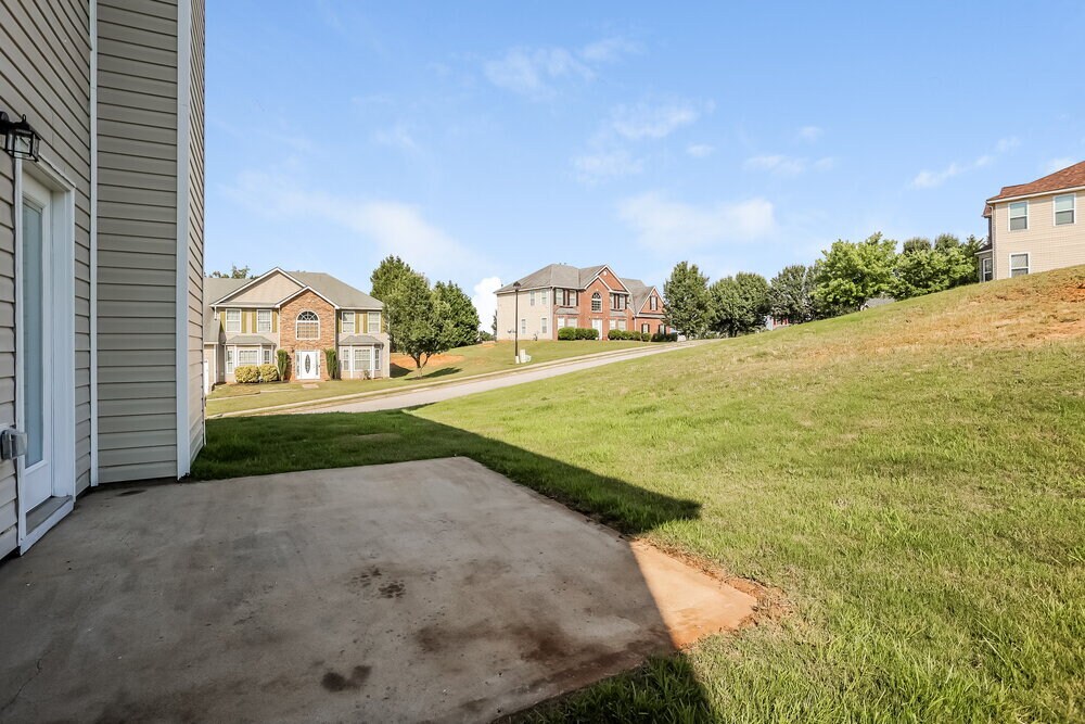 Building Photo - 3051 Berthas Overlook