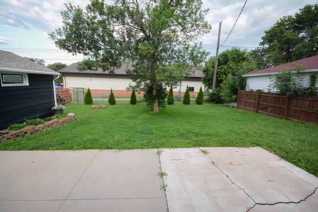Building Photo - Ranch style home with incredible updates throughout!
