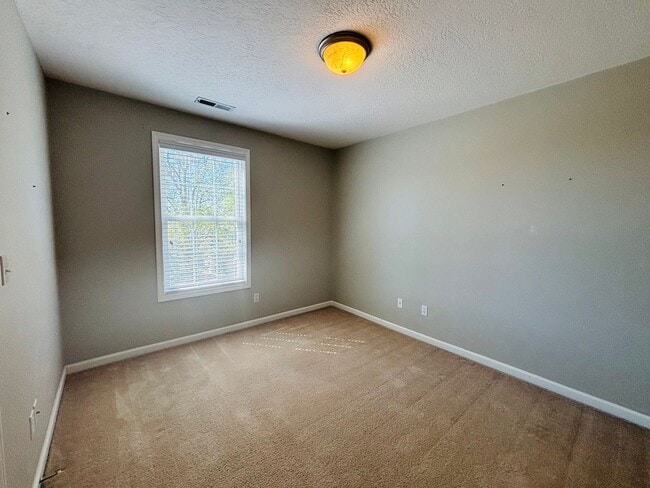 Building Photo - 200 Meadow Dr NW