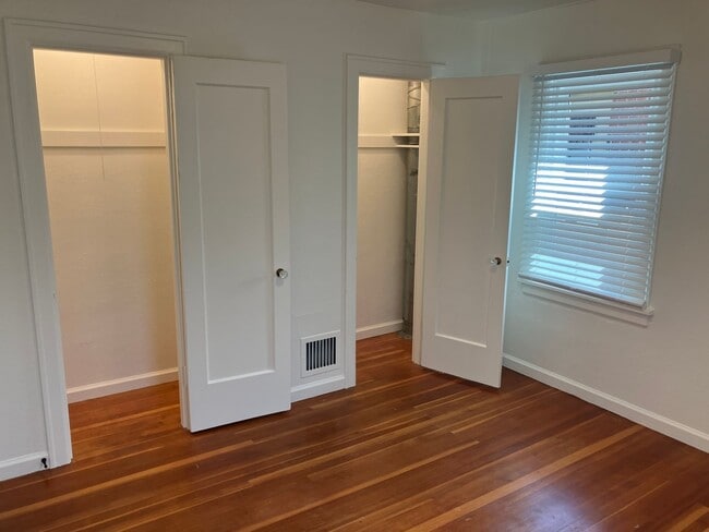 Building Photo - Charming Three Bedroom Home in Central Salem