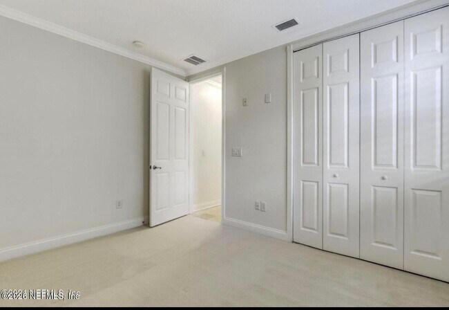 Building Photo - 156 Hidden Palms Ln