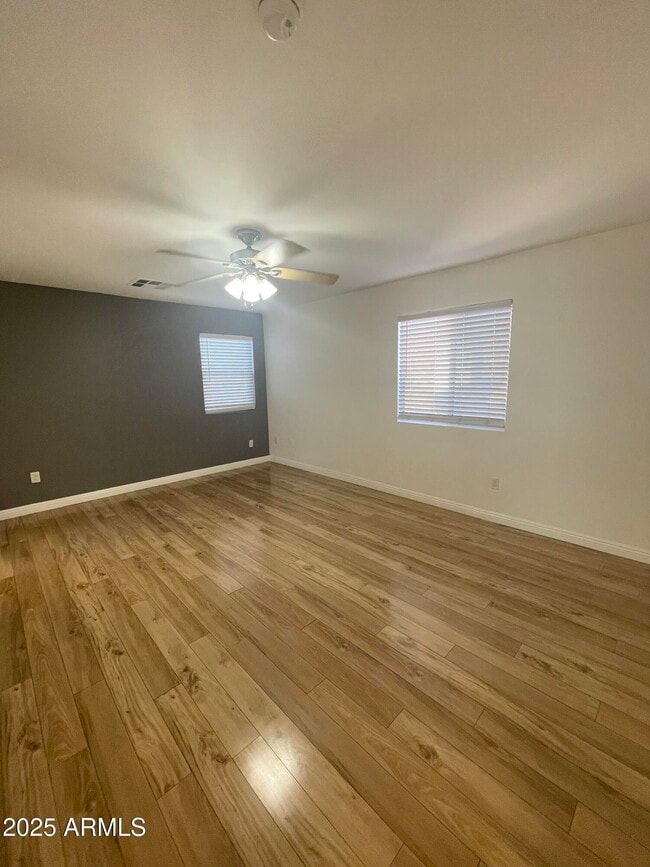 Building Photo - 646 E El Monte Pl