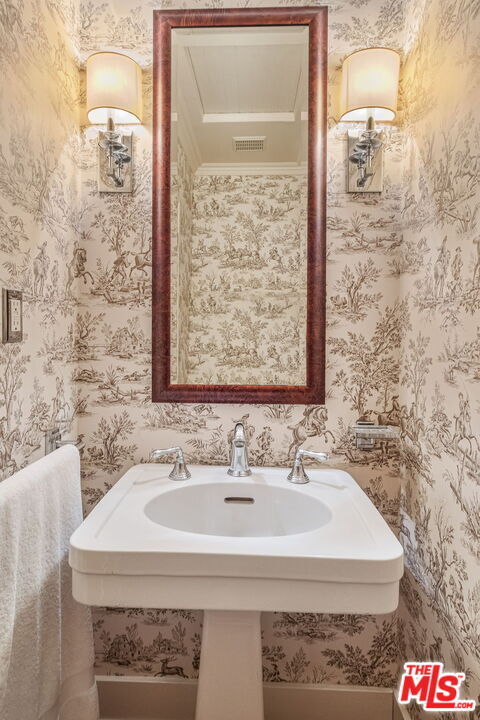 Building Photo - 409 S Highland Ave