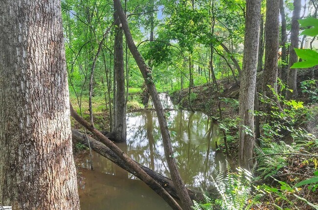 Building Photo - 512 Riverdale Rd