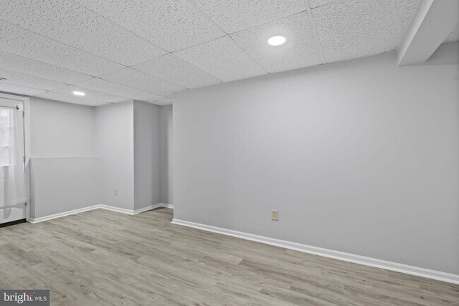 Building Photo - 70 Dorchester Cir