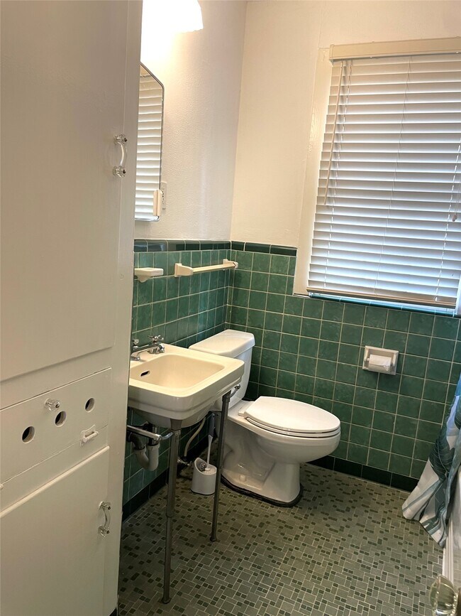 Building Photo - 3326 Triplett St