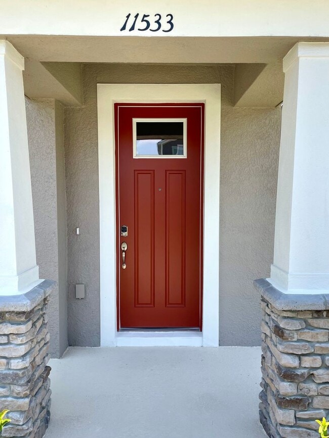 Building Photo - Newer 4 Bedroom, 2.5 Bath Corner Unit Town...