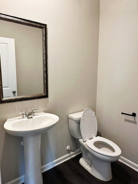 Building Photo - 4372 Grosbeak Dr