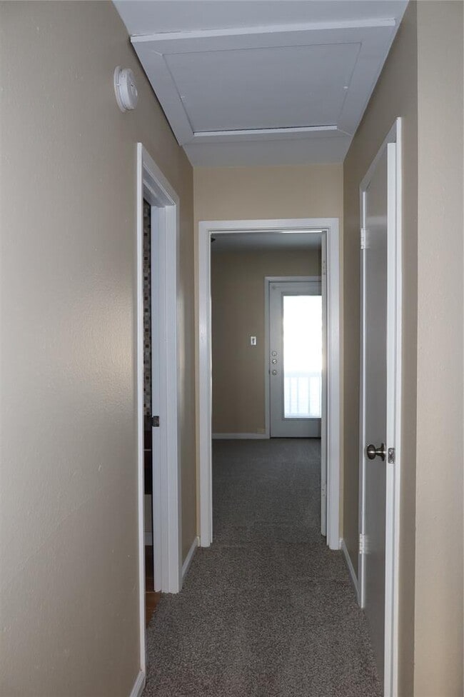 Building Photo - 3000 S 1st St